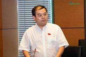 Đại biểu Quản Minh Cường (đoàn Đồng Nai) trăn trở vì khi Quốc hội đang làm luật về phòng cháy chữa cháy thì cháy nổ vẫn liên tiếp xảy ra (Ảnh: M.Minh)