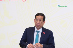 Phó Chủ nhiệm Ủy ban Xã hội của Quốc hội Đặng Thuần Phong trả lời tại họp báo Quốc hội sáng 29/6 (Ảnh: M.Minh)