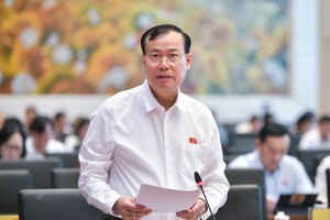 Chủ nhiệm Ủy ban Quốc phòng và An ninh Lê Tấn Tới báo cáo về dự án Luật PCCC và CNCH sáng 28/8.