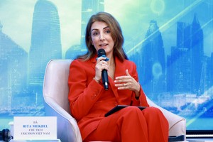 Bà Rita Mokbel, Chủ tịch kiêm Tổng giám đốc Ericsson Việt Nam trình bày tại Hội thảo sáng 30/9. Ảnh: Chí Cường