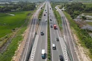 Chính thức thu phí cao tốc do Nhà nước đầu tư: Mức cao nhất 5.200 đồng/km, thấp nhất 900 đồng/km