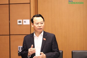 Bộ trưởng Bộ TNMT Đỗ Đức Duy phát biểu tiếp thu giải trình dự thảo Nghị quyết thí điểm mở rộng đất cho nhà ở thương mại sáng 13/11.