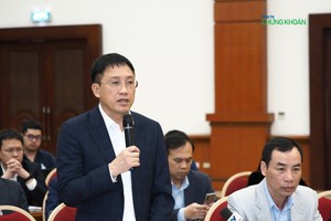 Ông Mai Sơn, Phó Tổng cục trưởng Tổng cục Thuế, Bộ Tài chính phát biểu tại họp báo chiều 7/1 (Ảnh: M.Minh)