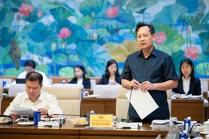 Phó Chánh án Tòa án Nhân dân Tối cao Nguyễn Văn Tiến phát biểu tại phiên họp sáng 27/3