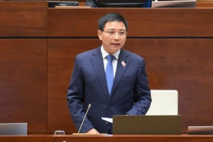 Bộ trưởng Nguyễn Văn Thắng khẳng định nợ công đang được kiểm soát rất tốt (Ảnh: QH)