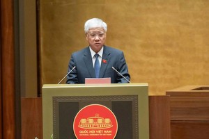 Chủ tịch Ủy ban Trung ương Mặt trận Tổ quốc Việt Nam Đỗ Văn Chiến trình bày Báo cáo tổng hợp ý kiến, kiến nghị của cử tri sáng 20/10 (Ảnh; quochoi.vn)