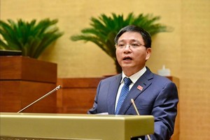 Bộ trưởng Tài chính Nguyễn Văn Thắng trình bày Tờ trình Luật sửa đổi, bổ sung một số điều của Luật Giá sáng 3/11.