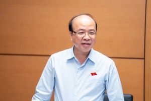 Chủ nhiệm Ủy ban Pháp luật và Tư Pháp Phan Chí Hiếu phát biểu thảo luận tổ sáng 10/4