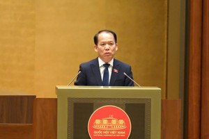 Bộ trưởng Bộ Tư pháp Hoàng Thanh Tùng trình bày báo cáo tiếp thu, giải trình, chỉnh lý dự thảo luật trước khi Quốc hội ấn nút thông qua vào chiều 23/4