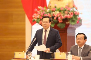 Thứ trưởng Bộ Y tế Lê Đức Luận thông tin tại buổi họp báo Chính phủ tối 4/5 - Ảnh: Đức Minh TBTC