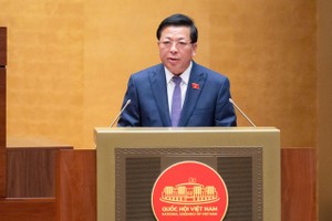 Bộ trưởng Bộ Xây dựng Trần Hồng Minh trình bày Tờ trình về định hướng chính sách sửa đổi Luật Kinh doanh bất động sản
