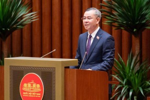 Bộ trưởng Bộ Tài chính Ngô Văn Tuấn báo cáo trước Quốc hội về Nghị quyết tách Dự án Điện hạt nhân Ninh Thuận thành các dự án độc lập chiều 24/8.