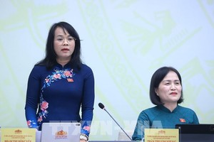 Bà Phạm Thị Hồng Yến trả lời tại họp báo chiều 16/10
