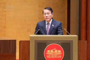 Bộ trưởng Bộ Công an Lương Tam Quang trình bày tóm tắt Tờ trình dự án Luật Xử lý vi phạm hành chính (sửa đổi) sáng 26/10.