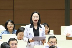 Đại biểu Võ Ngọc Thanh Trúc (đoàn TPHCM) thảo luận về dự án Luật Nhà ở (sửa đổi) chiều 28/10.