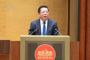 Bộ trưởng Bộ Xây dựng Trần Hồng Minh phát biểu tiếp thu, giải trình dự án Luật Nhà ở (sửa đổi) chiều 28/10