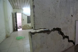 Nứt vỡ nghiêm trọng tại số nhà 20 ngách 20/28 Kim Giang