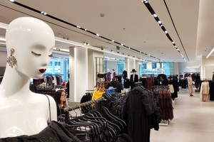 Hôm nay là ngày Black Friday, các trung tâm mua sắm vẫn như... ngày thường