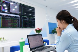 Thu nhập tính thuế từ chuyển nhượng chứng khoán được xác định bằng giá bán trừ giá mua và các khoản chi phí hợp lý liên quan đến việc tạo ra thu nhập từ chuyển nhượng chứng khoán trong kỳ tính thuế.