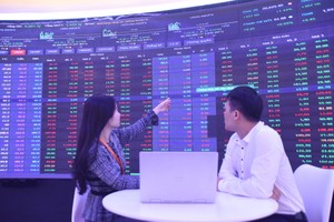 Đầu tư công: Cơ hội ở nhóm đầu