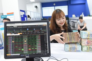 Quỹ cổ phiếu vẫn chịu cảnh rút ròng, gia tăng nắm giữ tiền mặt