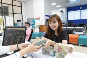 Lượng nhà đầu tư tham gia thị trường tiếp tục tăng mạnh. Ảnh: Dũng Minh