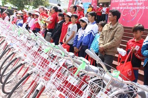 AIA Việt Nam tiếp tục Chương trình ” Hành trình cuộc sống” tại Đắk Lắk