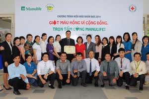Nhân viên và đại lý Manulife Việt Nam tham gia chương trình hiến máu nhân đạo 
