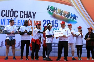 Manulife Việt Nam chạy bộ vì trẻ em tại Hà Nội