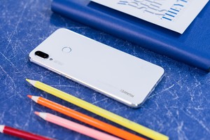 Huawei ra mắt Nova 3i phiên bản màu trắng ngọc trai