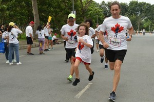 Gần 700 nhân viên và đại lý của Manulife Việt Nam tham gia Chạy bộ Từ thiện 