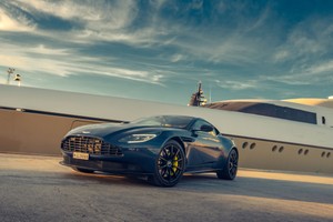 Aston Martin bắt đầu nhận đơn đặt hàng cho dòng siêu xe thể thao DB11 AMR tại Việt Nam