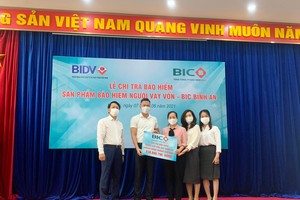 BIC chi trả hơn 830 triệu đồng quyền lợi bảo hiểm cho khách hàng vay vốn tại BIDV Đông Hà Nội