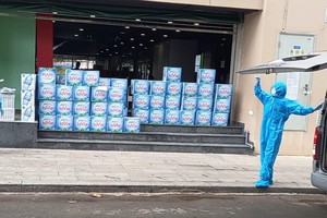 La Vie hỗ trợ nước uống đến Bệnh viện dã chiến số 5 Thuận Kiều Plaza