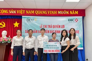 BIC chi trả hơn 860 triệu đồng quyền lợi bảo hiểm cho cán bộ BIDV Tây Đô