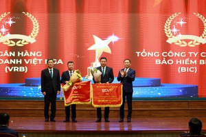 BIC vinh dự được trao tặng cờ đơn vị đứng đầu khối công ty của BIDV năm 2022