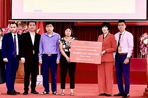 Bảo hiểm FWD chi trả quyền lợi 10 tỷ đồng cho khách hàng