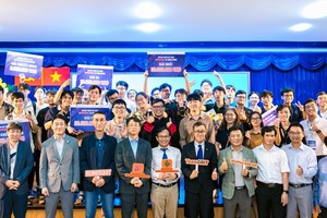 Hanwha Life Việt Nam đồng hành cuộc thi điều khiển Robot CoPlay with UIT 2023