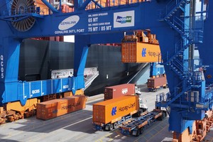 Hoạt động giao thương xuất nhập khẩu có thể bị gián đoạn bởi xung đột đang diễn ra tại Trung Đông. Ảnh : Lê Toàn