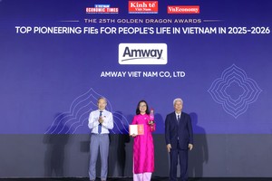 Bà Trần Mộng Kiều - Giám đốc Tài chính, Chuỗi cung ứng & Trải nghiệm khách hàng nhận giải thưởng Rồng Vàng 2026 ở hạng mục: "Doanh nghiệp FDIs có tăng trưởng liên tục và bền vững"