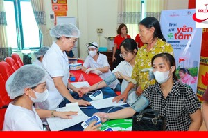 Đội ngũ y bác sĩ khám và tư vấn sức khỏe cho người dân tại Hải Phòng – điểm khởi đầu của chuỗi hoạt động.