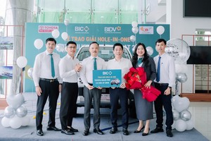 BIC trao thưởng xe Toyota Hilux cho golfer tại Giải golf Hiệp hội Doanh nghiệp Hà Tĩnh lần thứ IV
