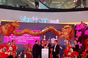 Khai trương Trung tâm thương mại Vạn Hạnh Mall