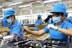  Năm 2001, số doanh nghiệp tư nhân quy mô vừa và lớn (sử dụng từ 100 lao động trở lên) chiếm 6%, năm 2013 chỉ còn 3%.