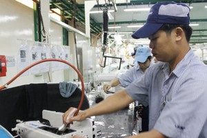 Cách nào để Việt Nam thoát bẫy thu nhập trung bình khi đã đạt mức trung bình thấp?