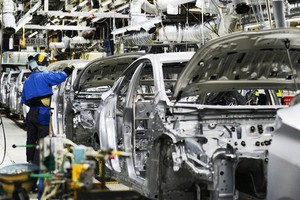 Tính chung 4 tháng đầu năm, sản lượng ô tô sản xuất đạt khoảng 61,4 nghìn chiếc, giảm 23,8% so với cùng kỳ năm trước