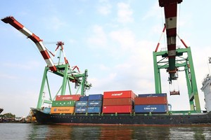 Cán cân thương mại 8 tháng xuất siêu 11,9 tỷ USD