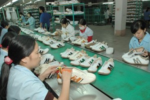 8 tháng 2020, xuất khẩu giày dép sụt giảm 8,6%, tương đươgn mức giảm trên 1 tỷ USD so với cùng kỳ.