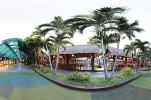 Tốc độ đô thị hóa và dân số phát triển nhanh khiến huyện Bình Chánh (TP.HCM) trở thành điểm nóng về sai phạm trong xây dựng. Trong ảnh: Khu ẩm thực Bình Xuyên, công trình được xác định là xây dựng trái phép trên đất nông nghiệp.