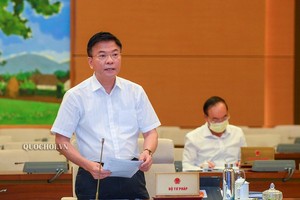 Bộ trưởng Bộ Tư pháp Lê Thành Long báo cáo Ủy ban Thường vụ Quốc hội sáng 14/9.